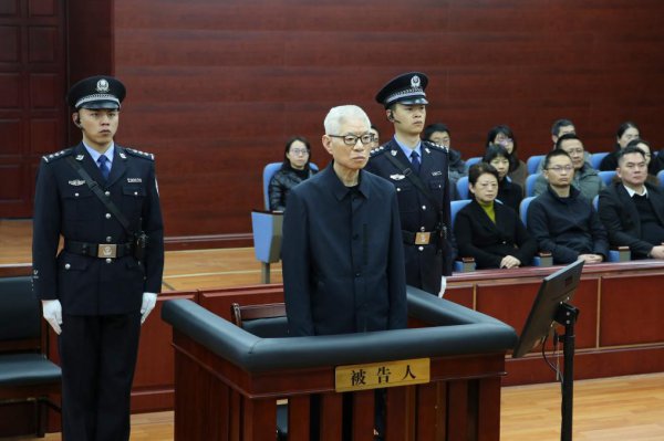 四川省政协原党组副通知、副主席崔保华纳贿案一审宣判